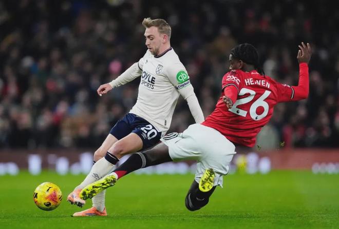 吉拉西多特生涯欧冠已打入15球，队史仅次于罗伊斯和莱万（吉拉西多特欧冠生涯斩获15球，队史射手榜仅逊罗伊斯与莱万）