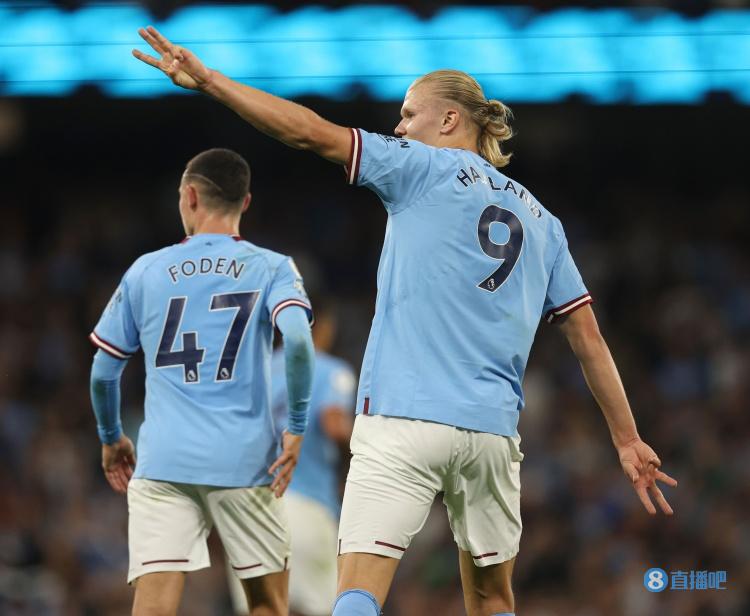 曼城瞄准并夺取英超领头羊位置（曼城冲击英超榜首并强势登顶）