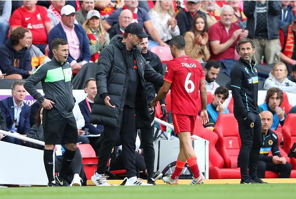 篮球湖人官宣老将复出，防守端迎来补强（湖人官宣老将回归，防守端再添助力）