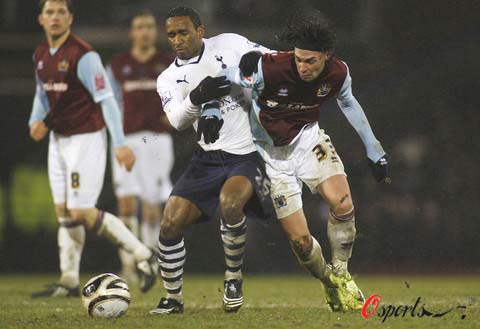 东体预测申花首发：阿苏埃和米内罗搭档锋线，鲍亚雄继续出战（东体预计申花首发：阿苏埃携米内罗双箭齐发，鲍亚雄继续出场）