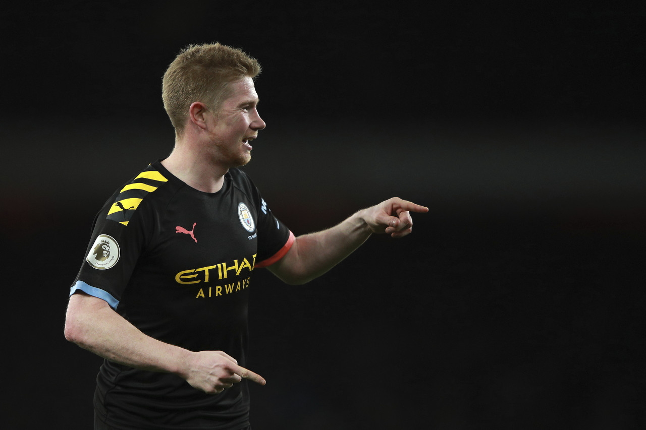 篮板王位置竞争激烈（篮板王宝座争夺白热化）