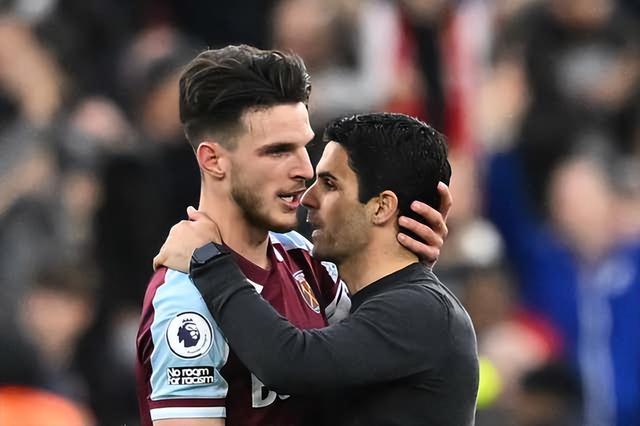 凤凰官方：福克斯韦尔和刘易斯缺席今日对阵跳伞蚁（凤凰队官方通报：福克斯韦尔、刘易斯将缺席今日对阵跳伞蚁）