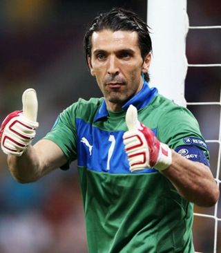 弗兰克：本场欧冠会进行球员轮换，约翰逊能否出战还需观察（弗兰克：欧冠此役将轮换阵容，约翰逊能否出战仍待观察）