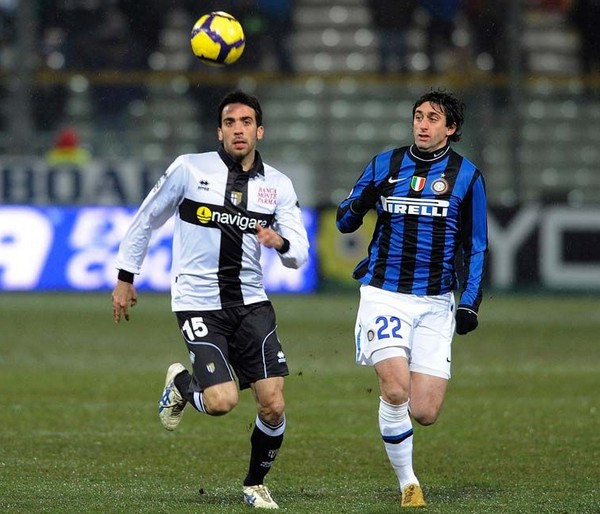 梅西美职联夺冠，C罗黯然神伤（梅西加冕美职联冠军，C罗黯然失色）