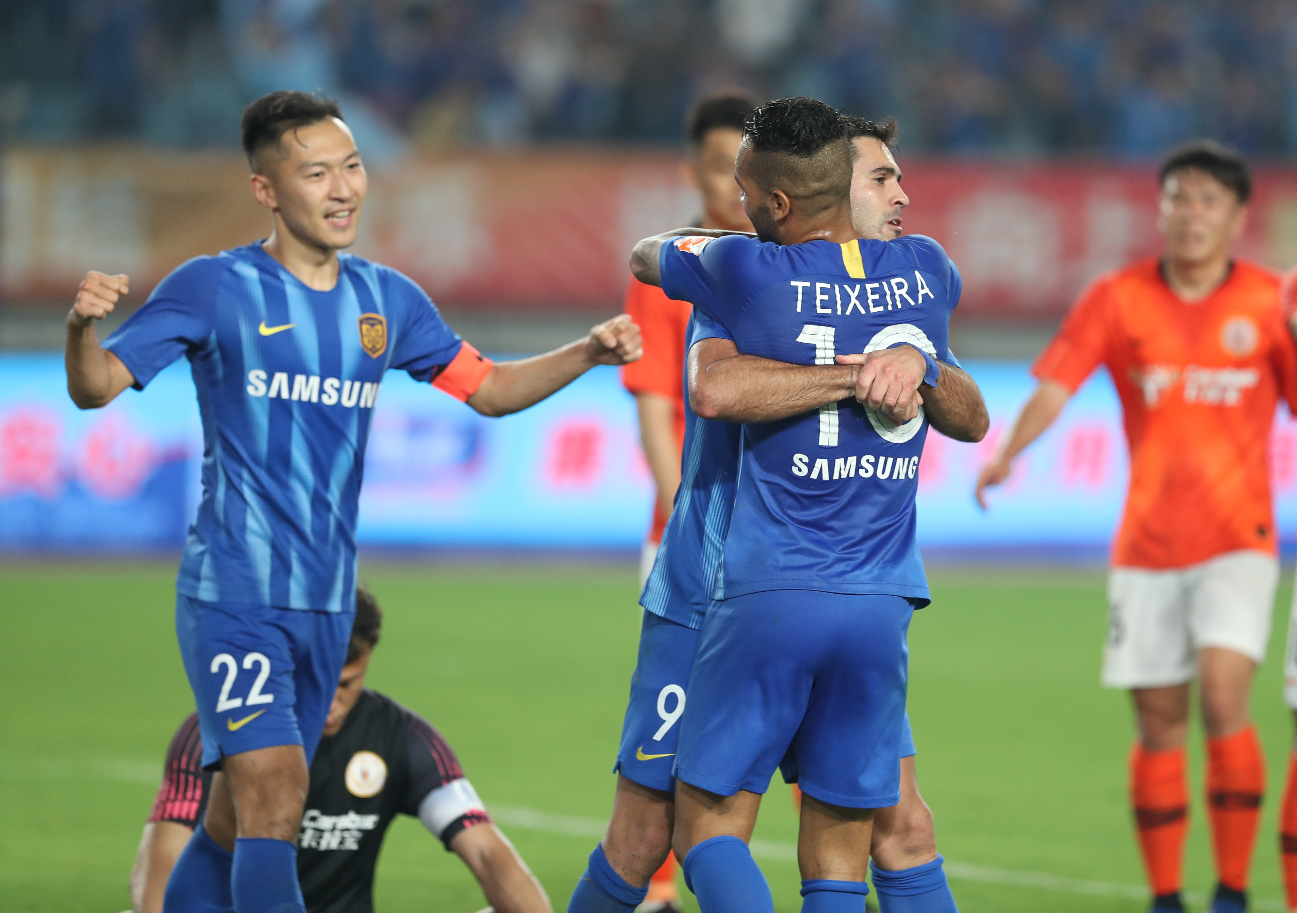 李霄鹏：希望球队能发挥出应有水平，明天奉献一场精彩的比赛（李霄鹏：盼球队打出应有水准，明日献上精彩一战）