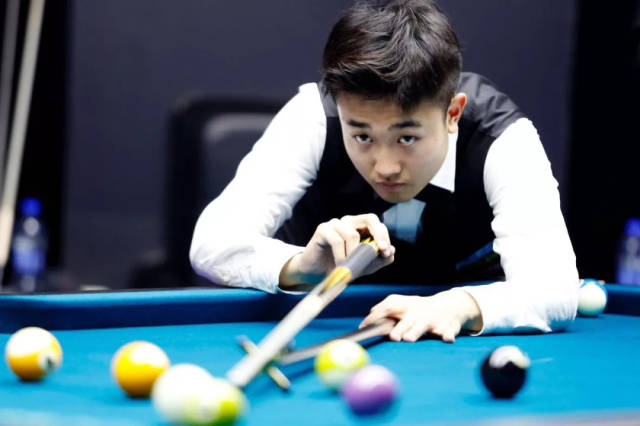 签约仪式上 签约仪式上